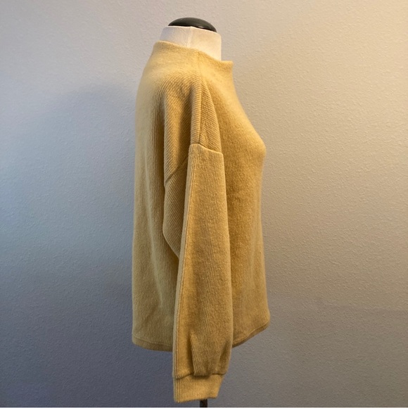 studio CLIP Gold Funnel Neck Sweater Size M - Picture 2 of 6